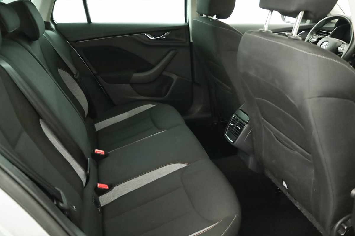 skoda-kamiq-2024-gasolina-999cc