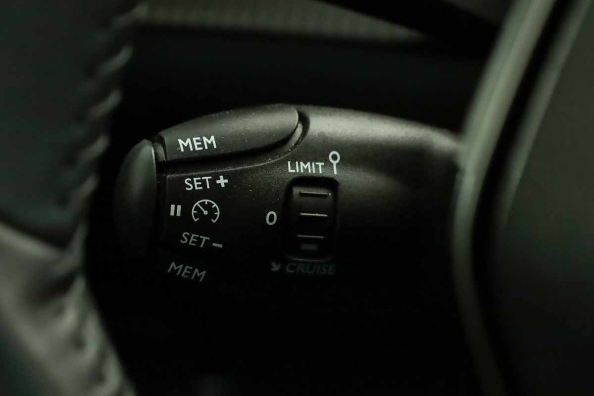 peugeot-2008-2024-gasolina-1199cc