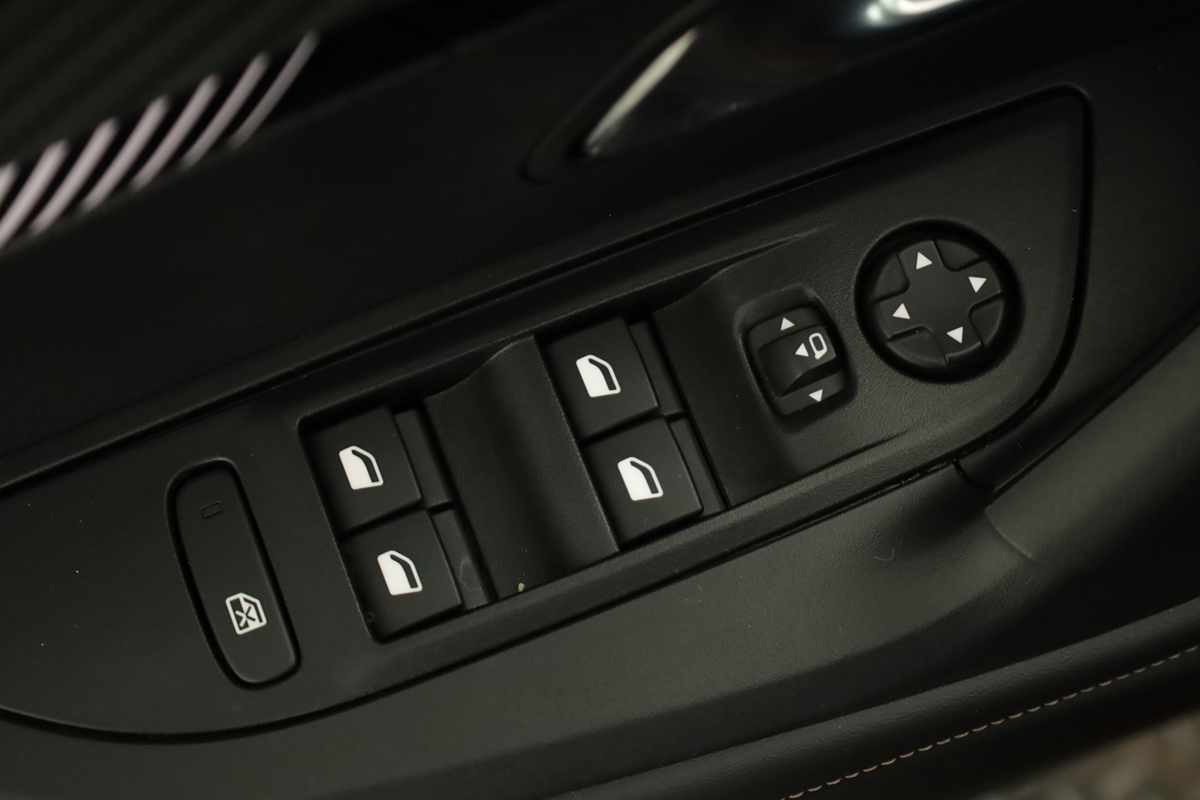 peugeot-2008-2024-gasolina-1199cc