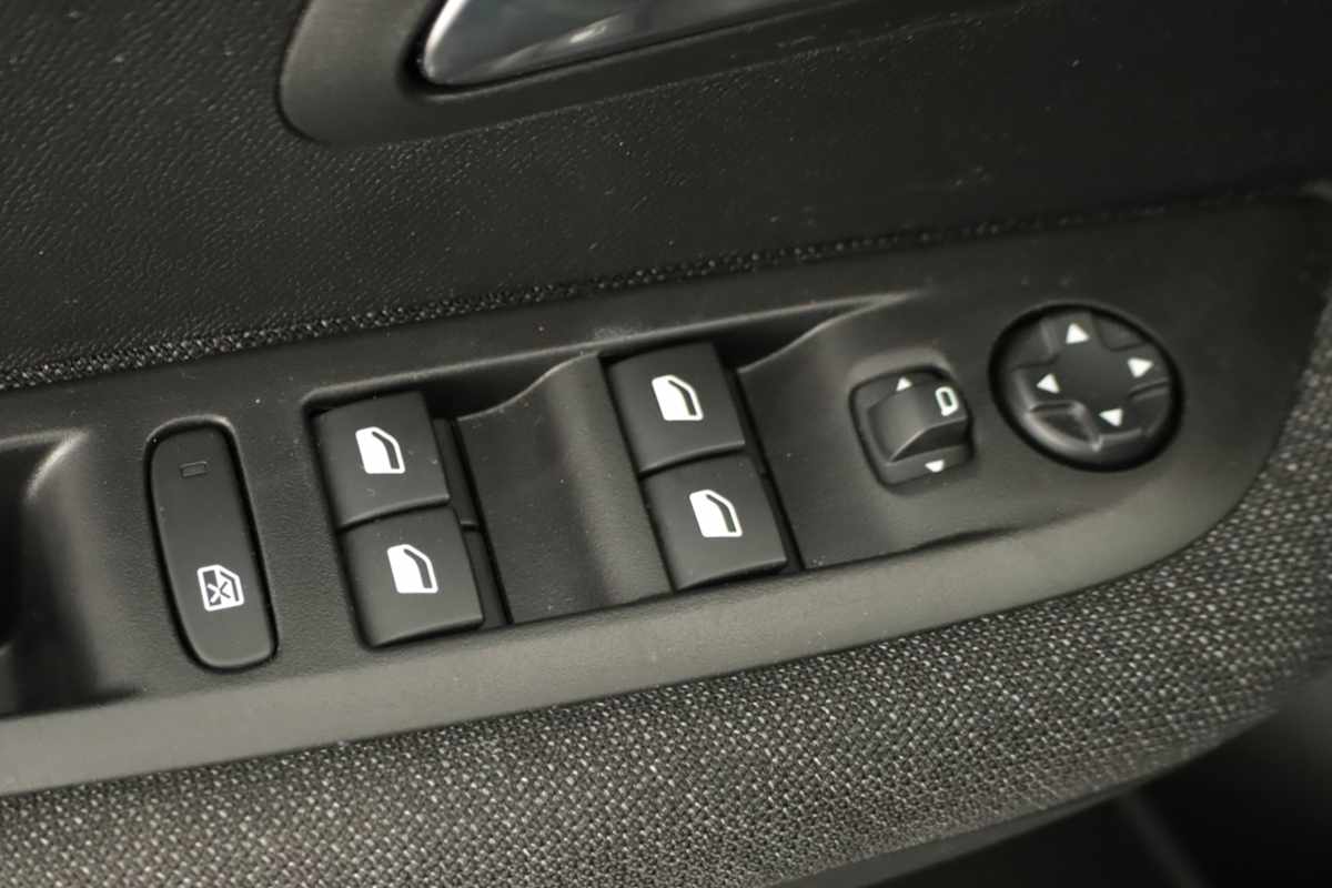 peugeot-208-2025-gasolina-1199cc