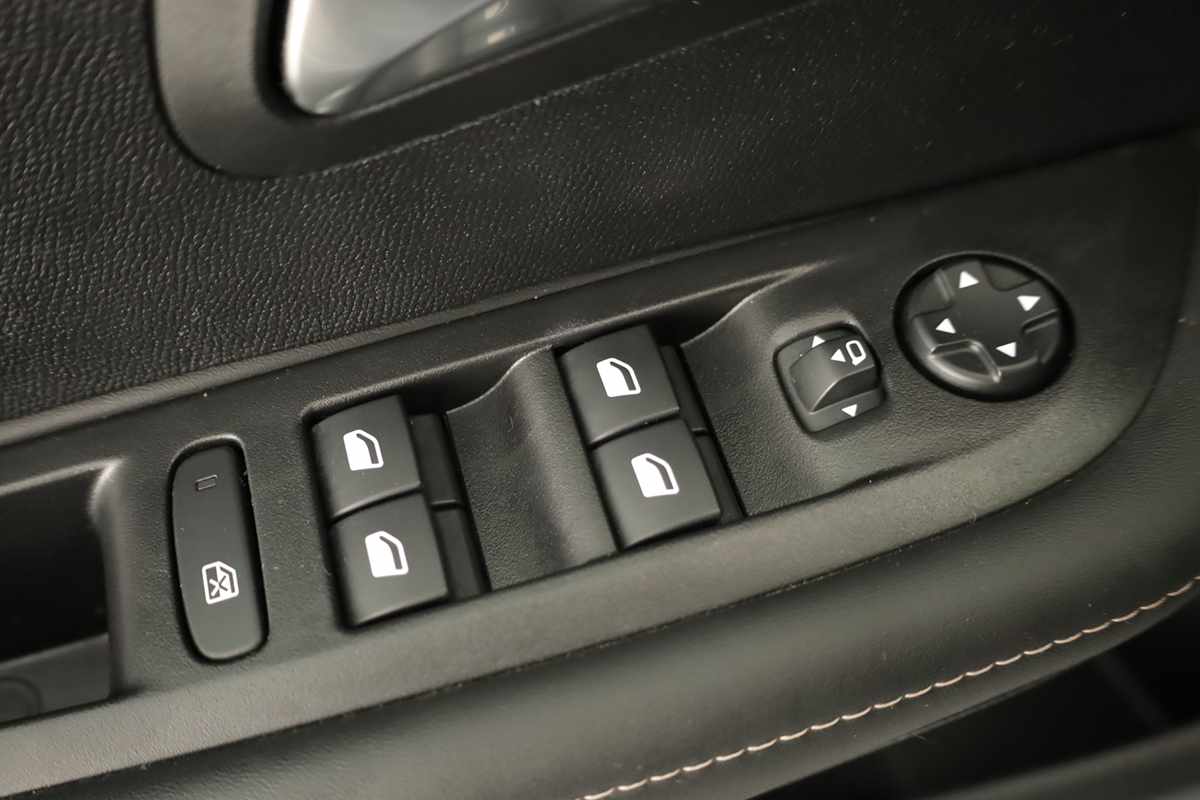 peugeot-208-2025-gasolina-1199cc