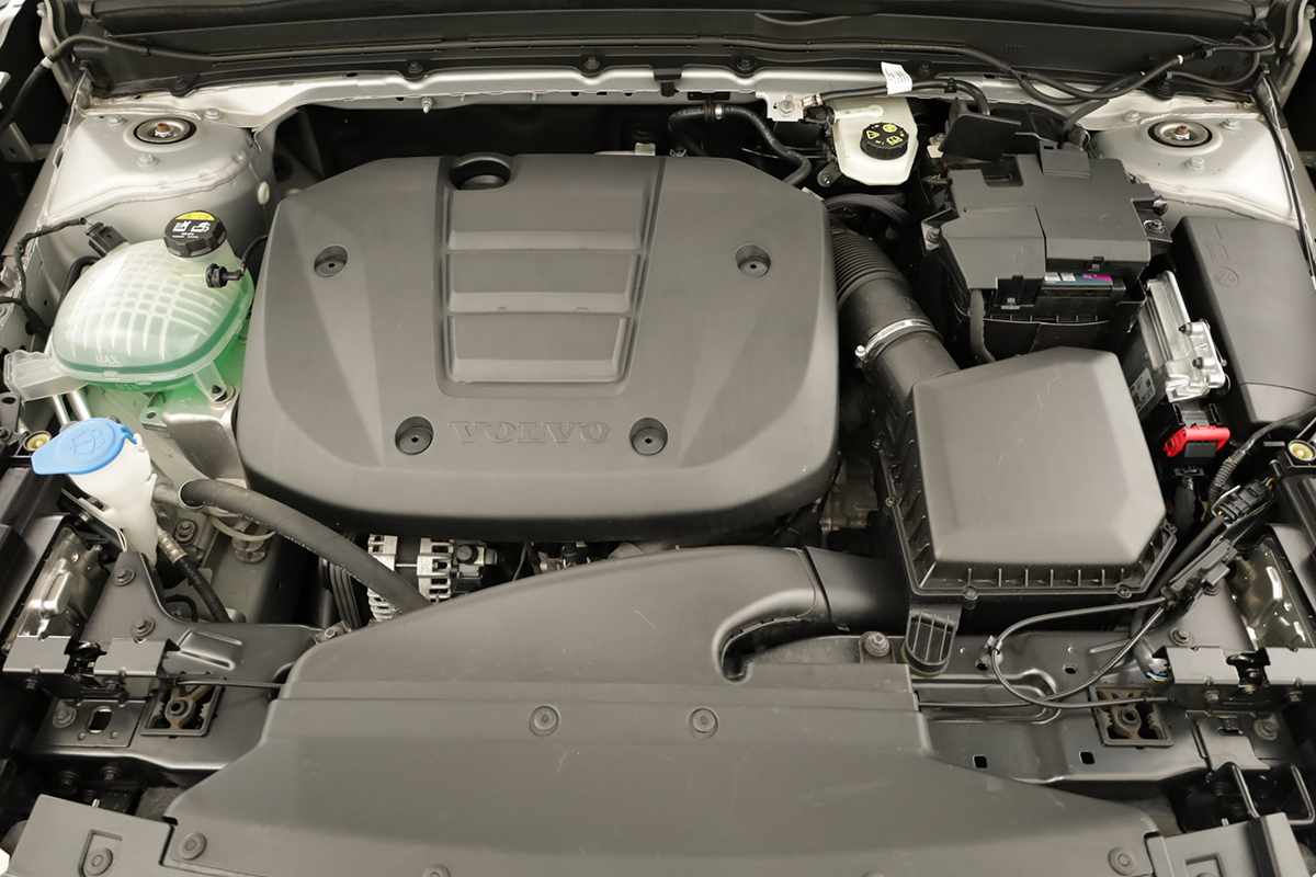 volvo-xc40-2024-gasolina-1477cc
