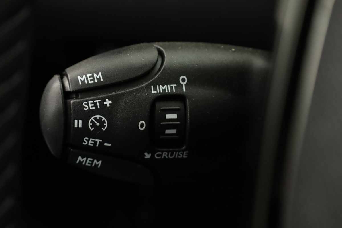 peugeot-e-208-2025-eletrico-0cc