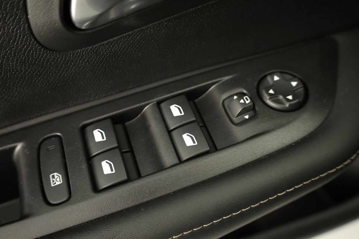 peugeot-208-2025-gasolina-1199cc