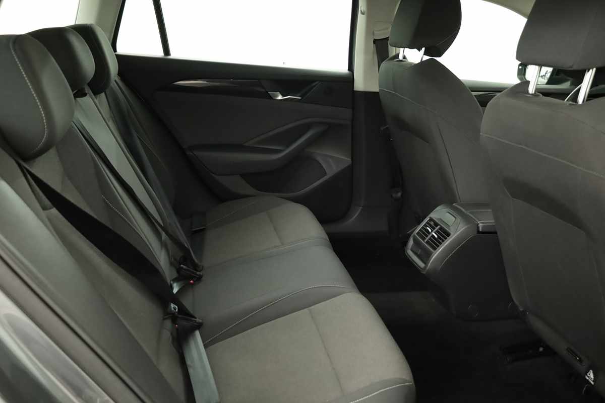 volkswagen-passat-variant-2025-hibrido-a-gasolina-1498cc