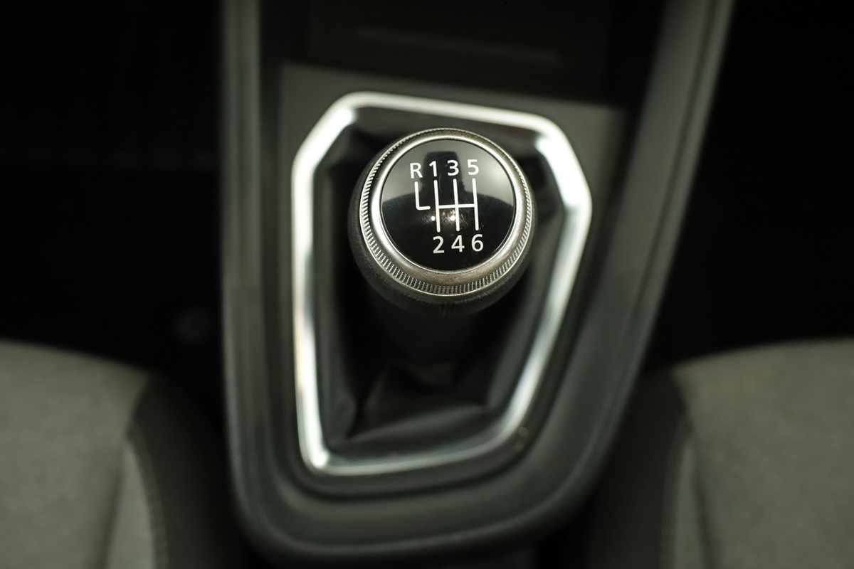 mitsubishi-colt-2024-gasolina-999cc