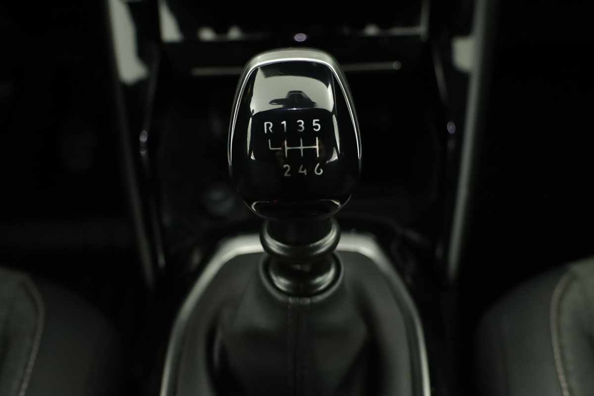 peugeot-2008-2024-gasolina-1199cc