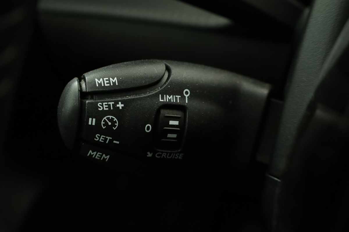 peugeot-2008-2024-gasolina-1199cc
