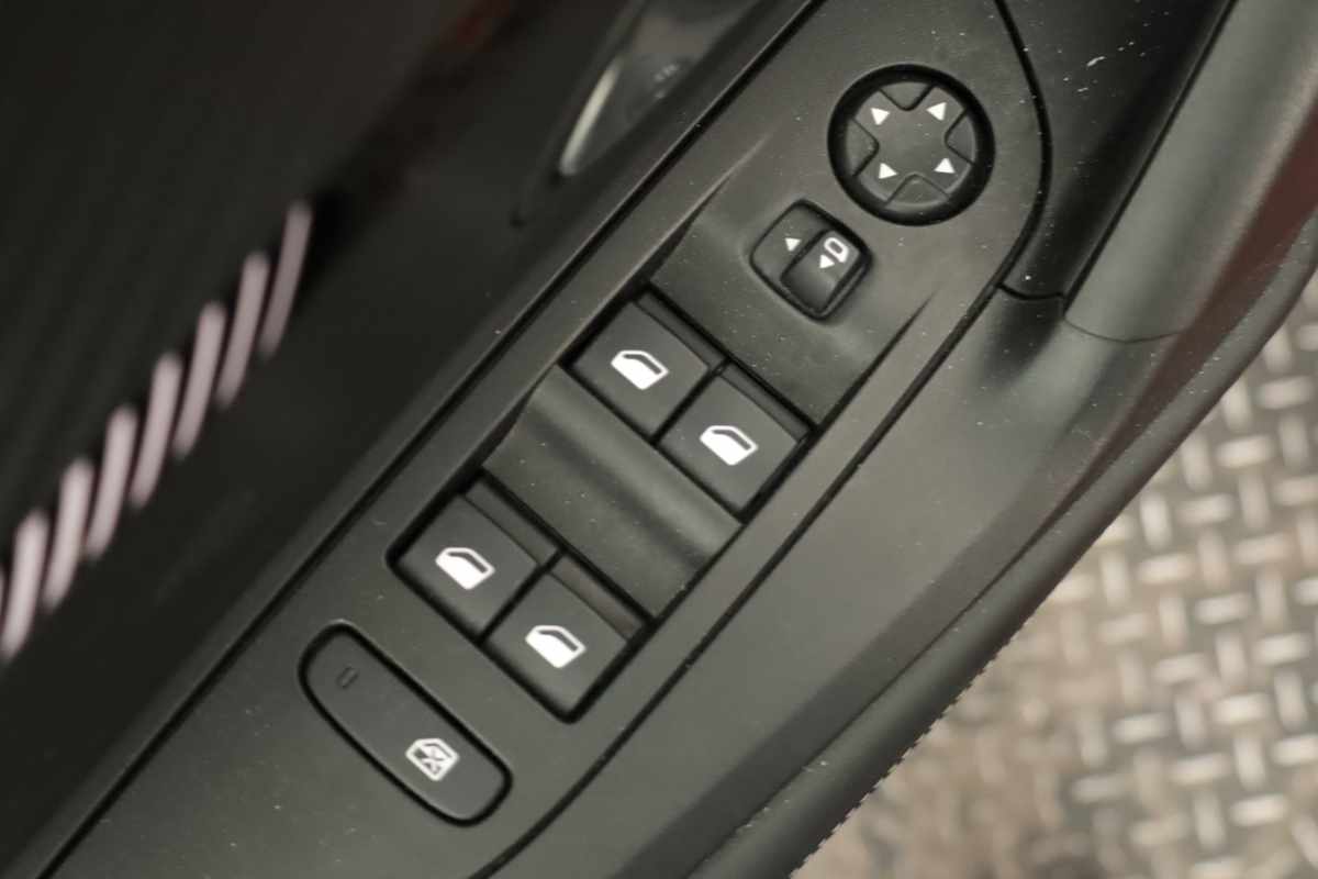 peugeot-2008-2024-gasolina-1199cc