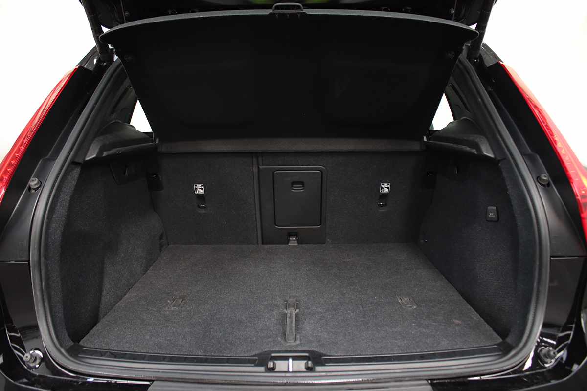 volvo-xc40-2024-gasolina-1477cc