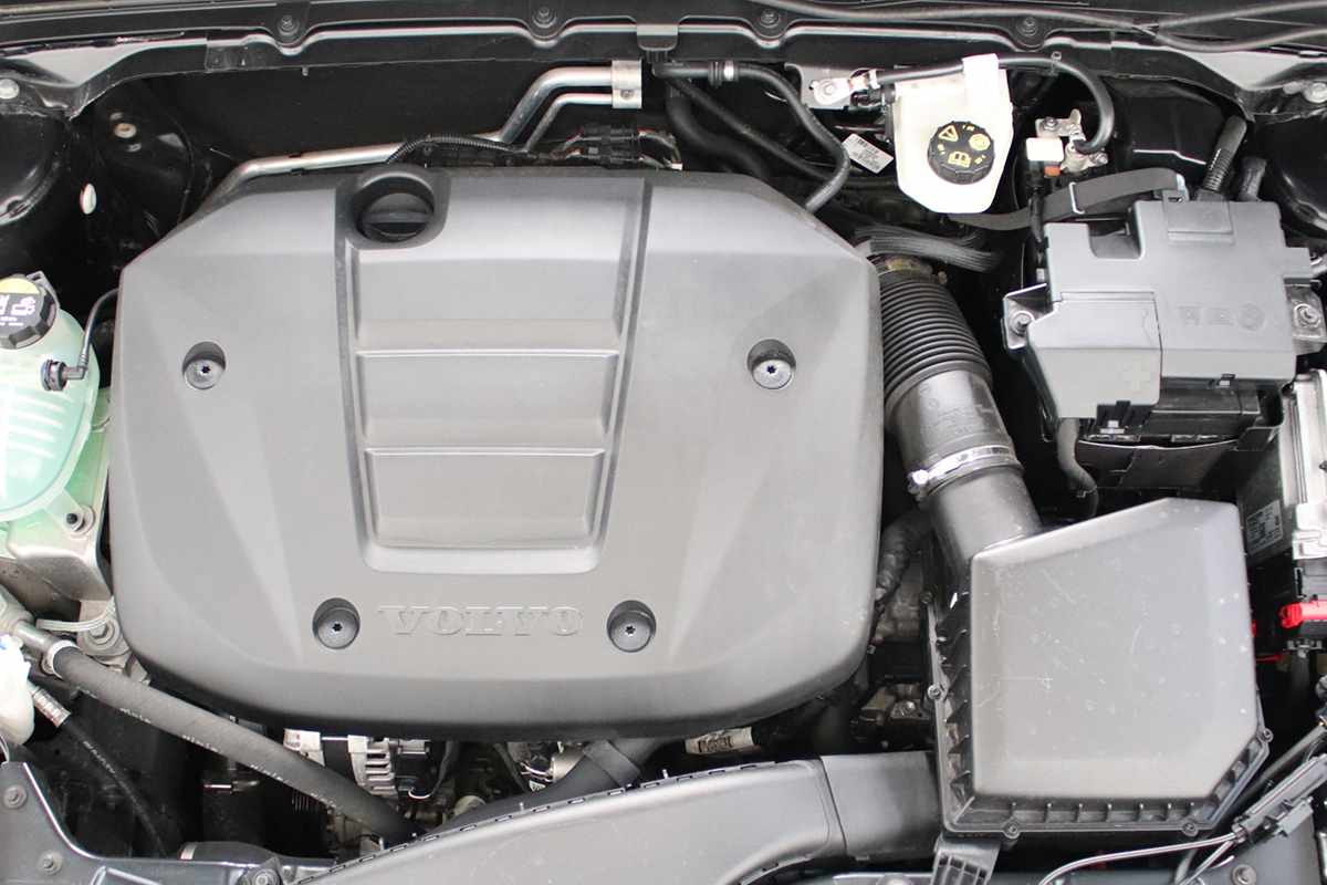 volvo-xc40-2024-gasolina-1477cc