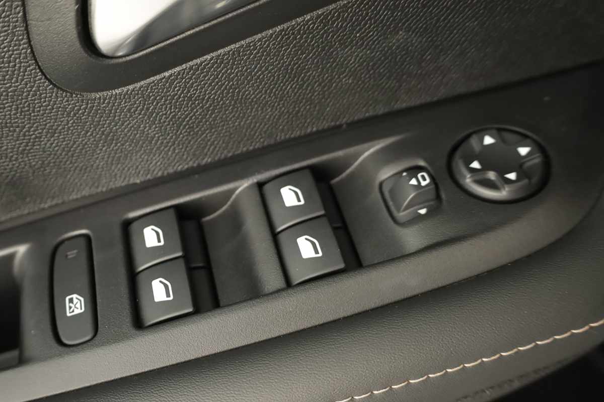 peugeot-208-2025-gasolina-1199cc