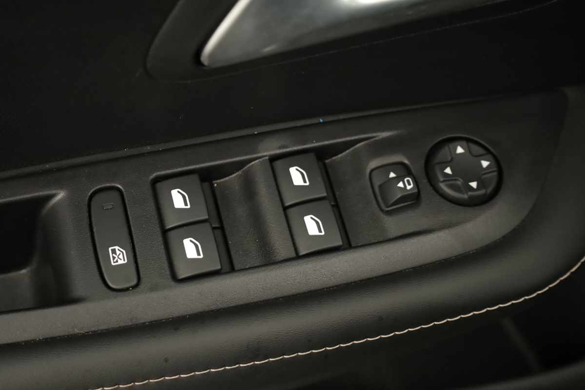 peugeot-208-2025-gasolina-1199cc