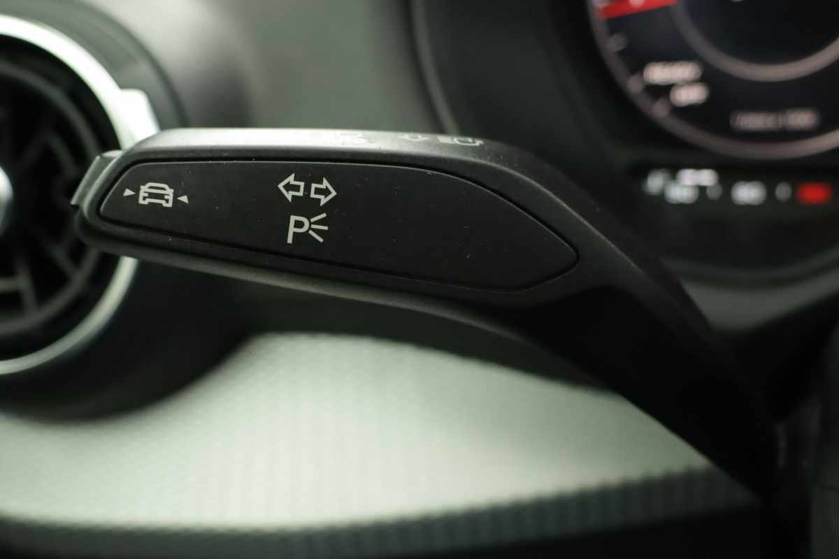 audi-q2-2023-gasolina-1498cc