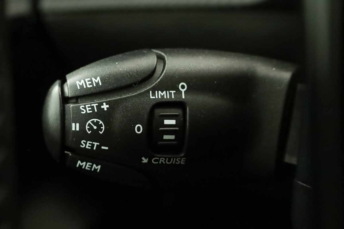 peugeot-208-2020-gasolina-1199cc