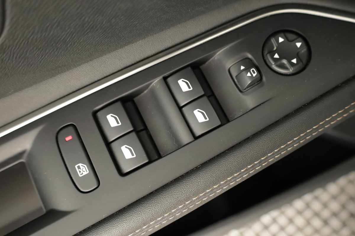 peugeot-3008-2024-gasolina-1199cc