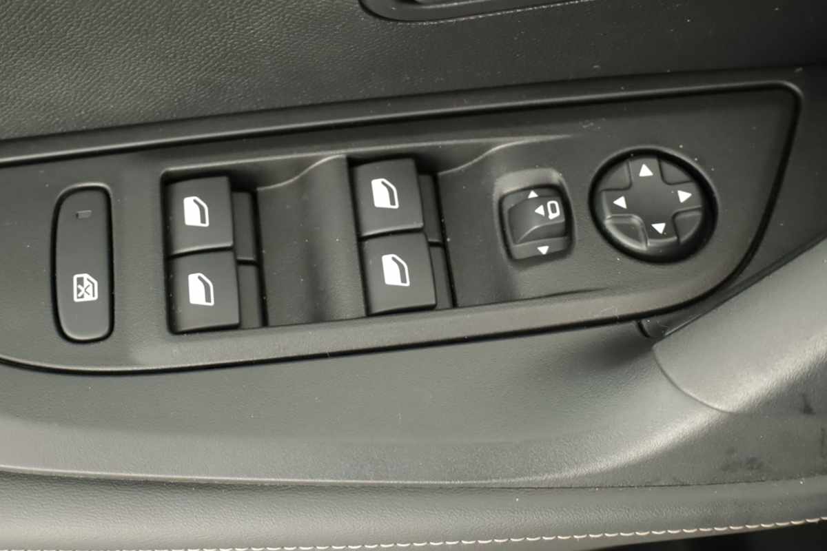 peugeot-2008-2024-gasolina-1199cc