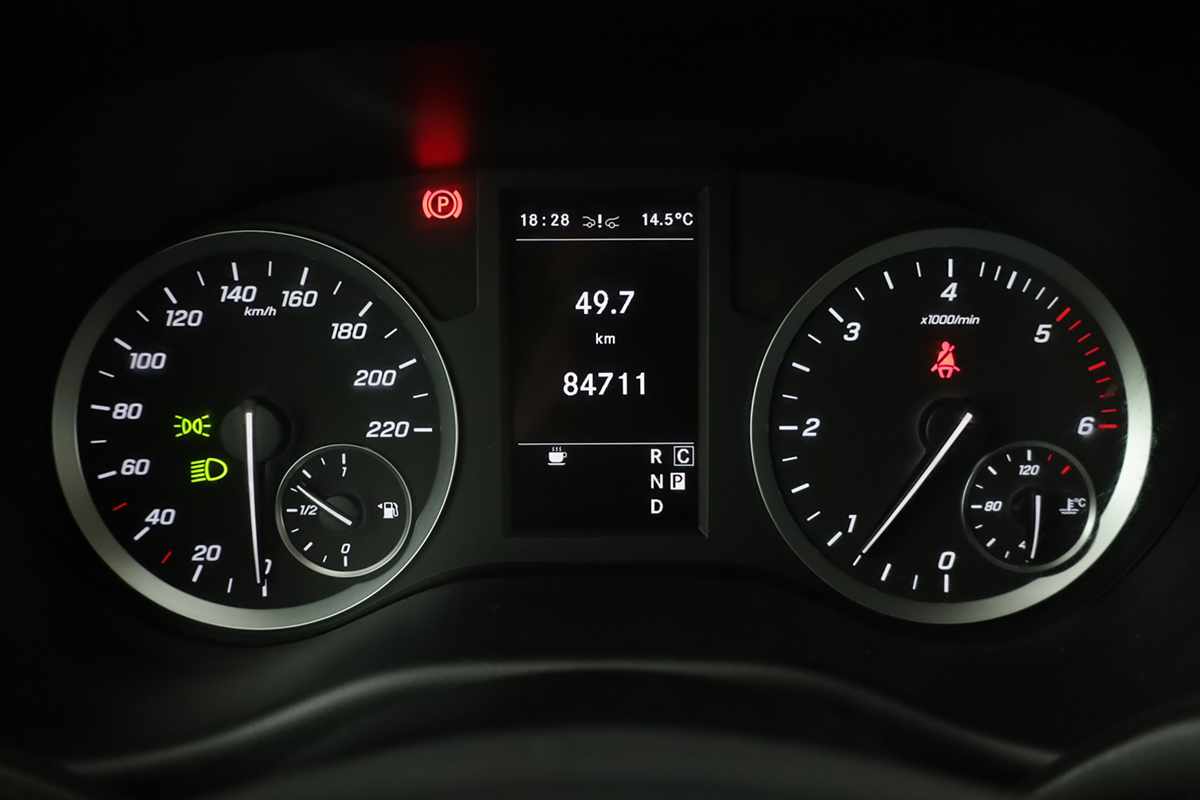 mercedes-benz-vito-tourer-2023-diesel-1950cc
