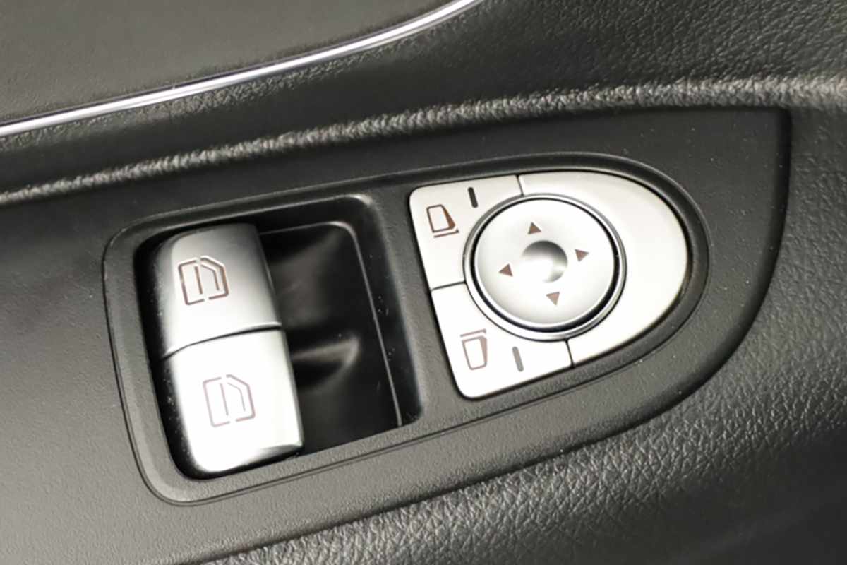 mercedes-benz-vito-tourer-2023-diesel-1950cc