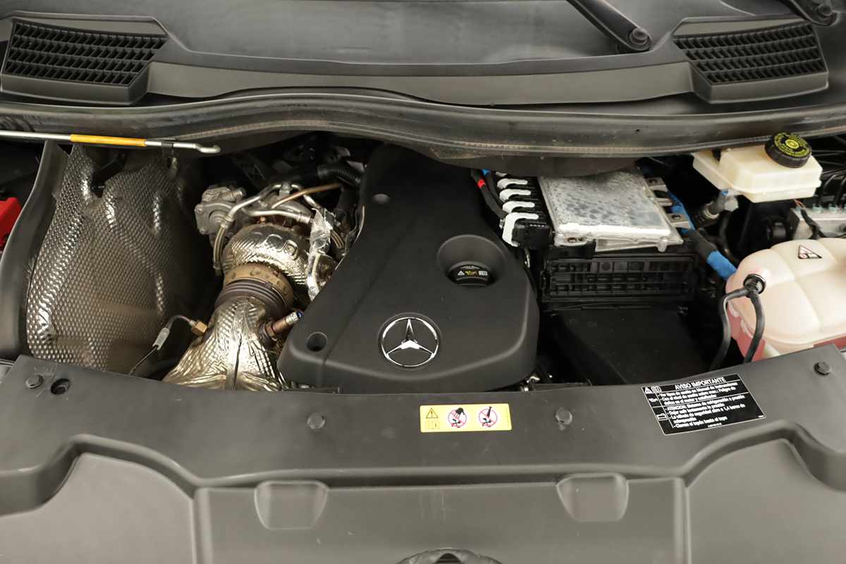 mercedes-benz-vito-tourer-2023-diesel-1950cc