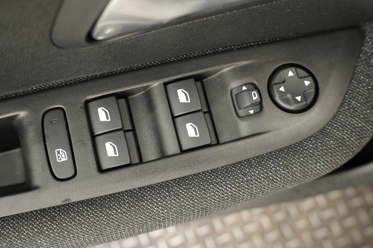 peugeot-208-2025-gasolina-1199cc
