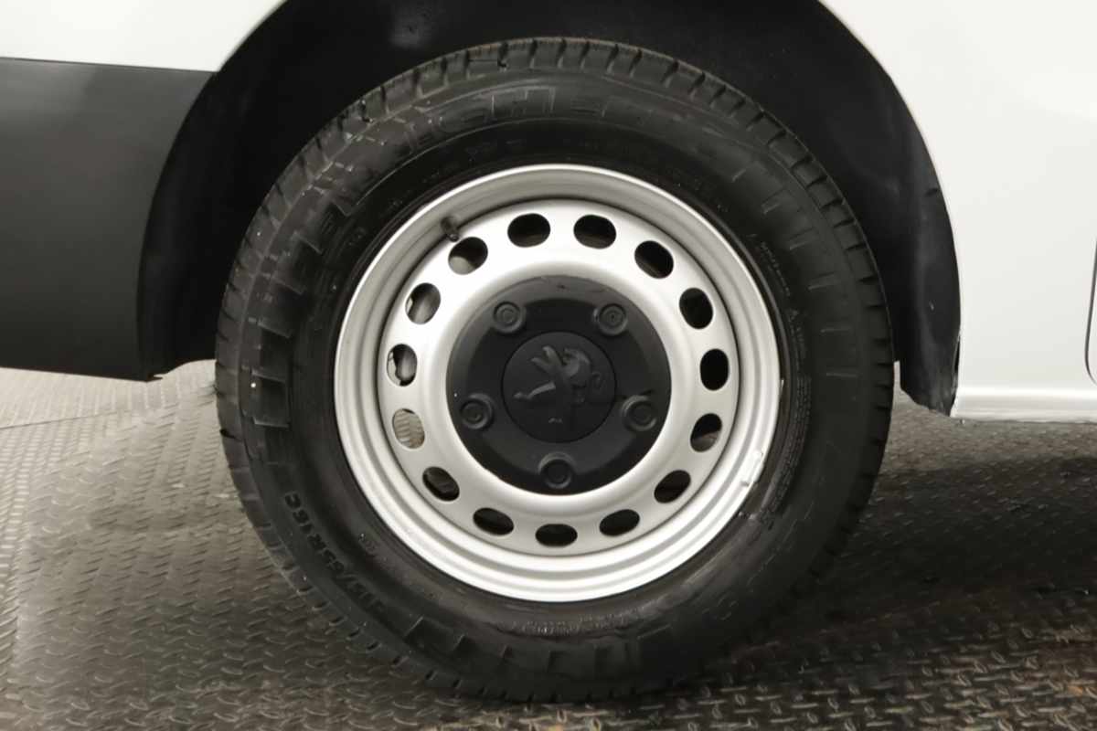 peugeot-expert-2023-diesel-1499cc