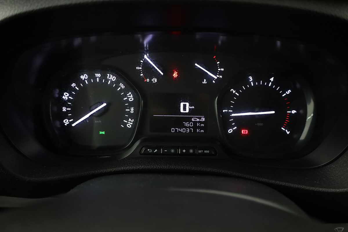 peugeot-expert-2023-diesel-1499cc