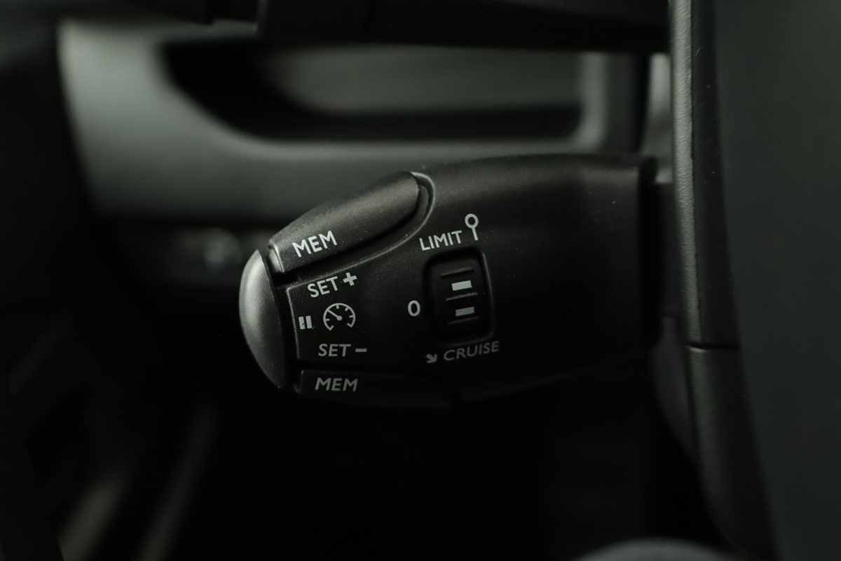 peugeot-expert-2023-diesel-1499cc