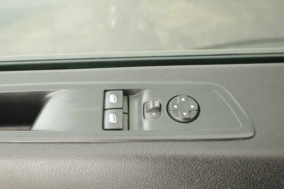 peugeot-expert-2023-diesel-1499cc