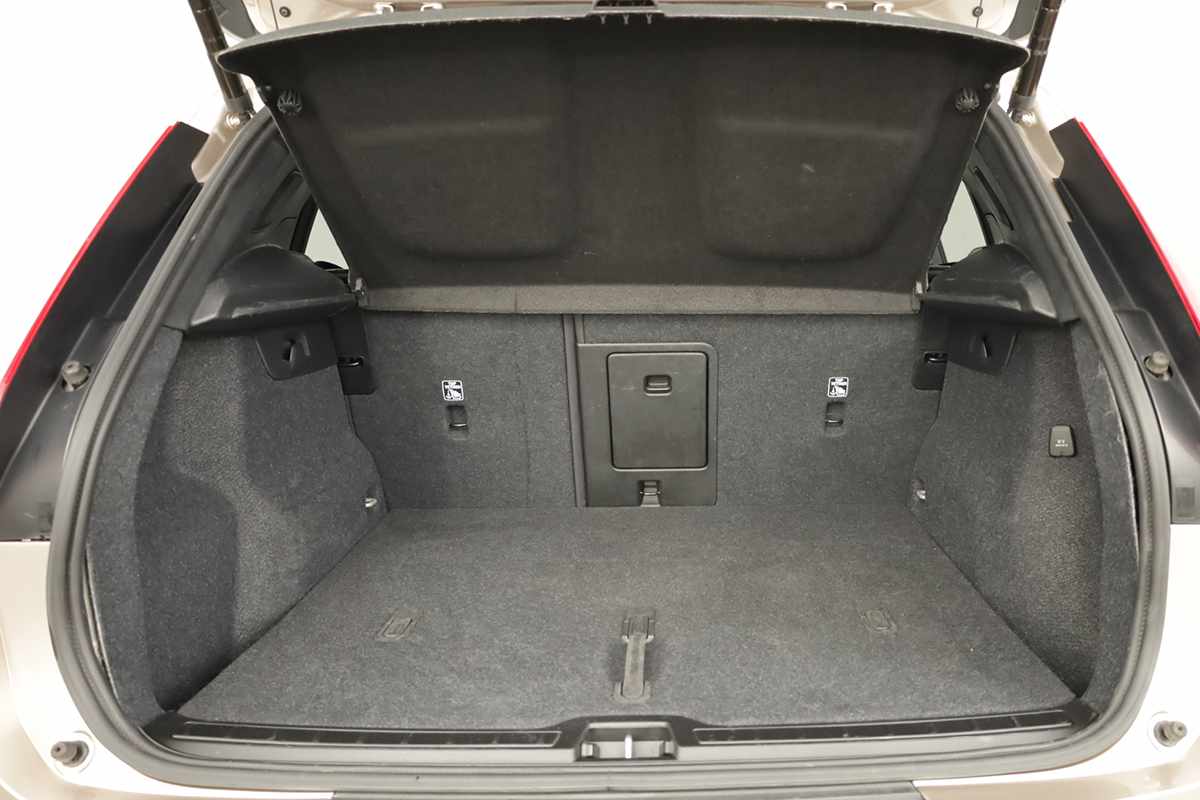 volvo-xc40-2024-gasolina-1477cc