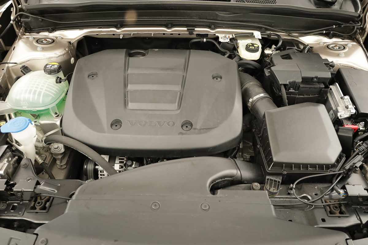 volvo-xc40-2024-gasolina-1477cc