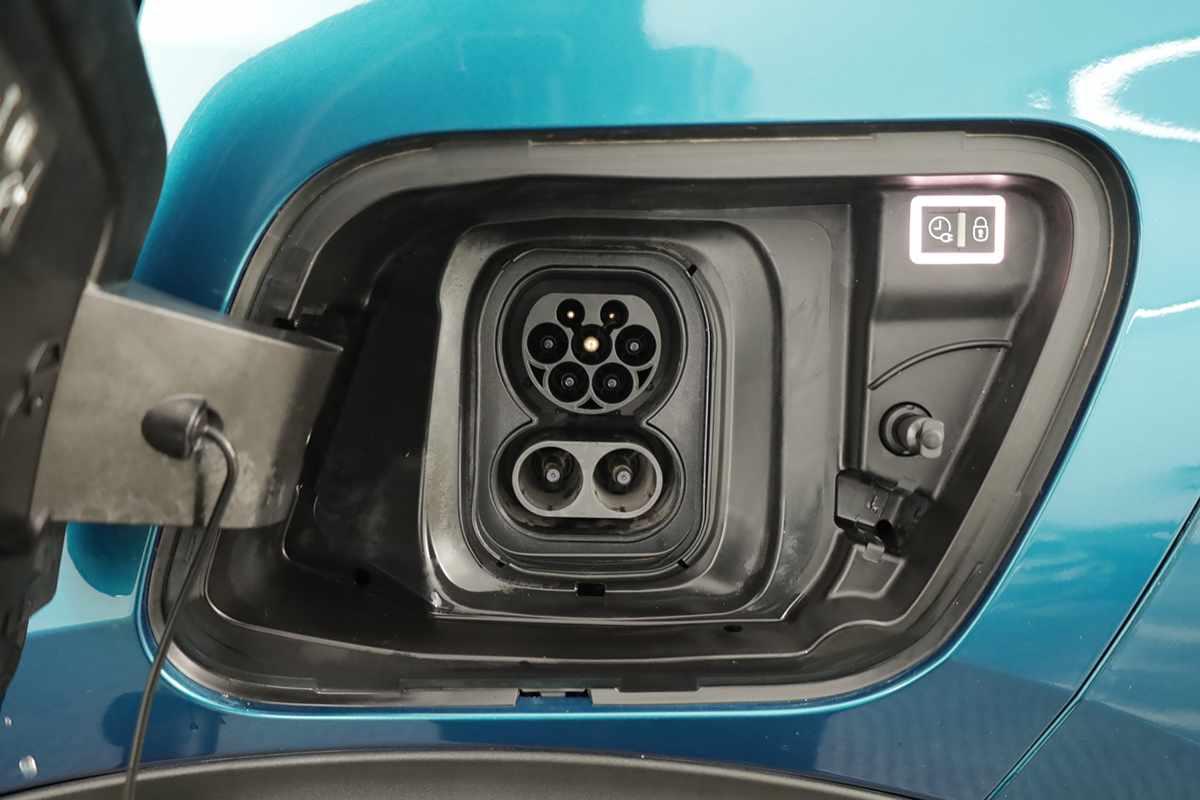 peugeot-e-2008-2025-eletrico-0cc