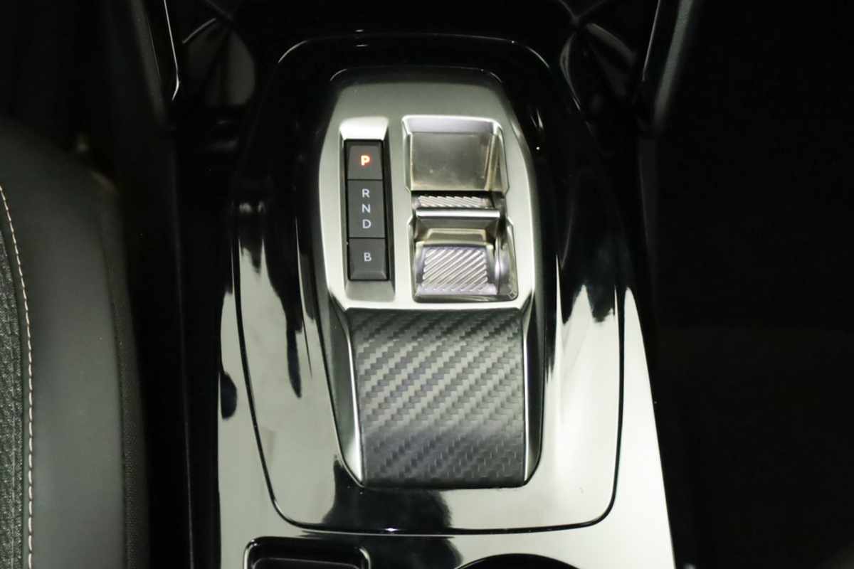 peugeot-e-2008-2025-eletrico-0cc