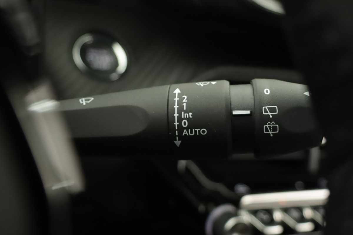 peugeot-e-2008-2025-eletrico-0cc