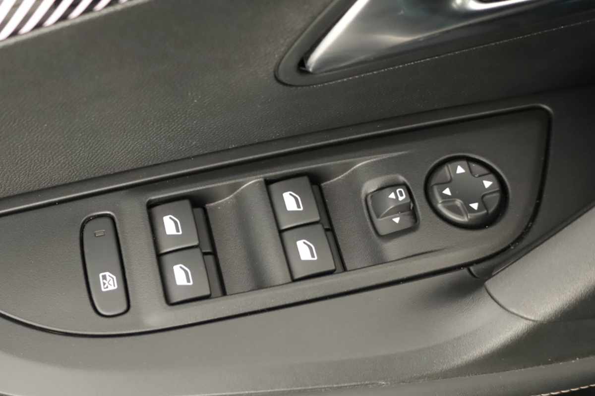 peugeot-e-2008-2025-eletrico-0cc