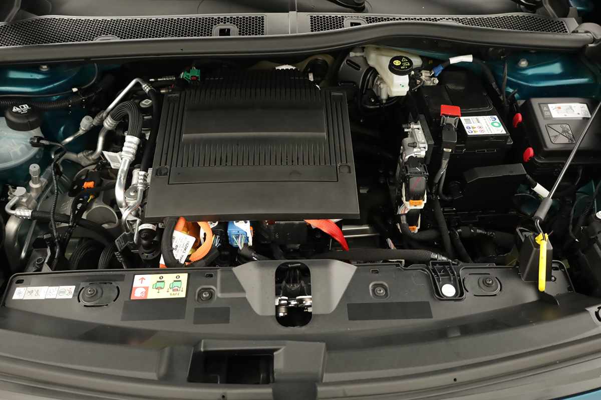 peugeot-e-2008-2025-eletrico-0cc