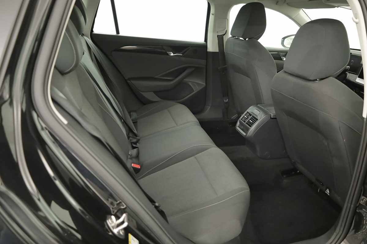 volkswagen-passat-variant-2025-hibrido-a-gasolina-1498cc