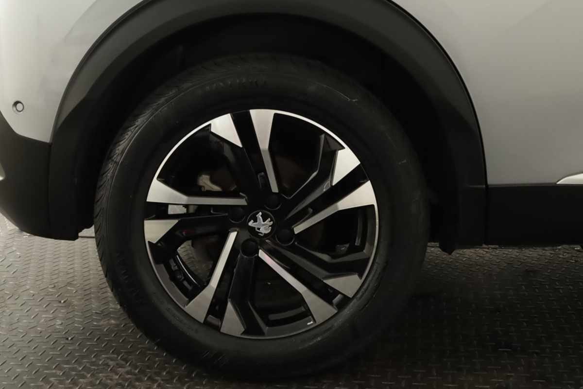 peugeot-e-2008-2023-eletrico-0cc