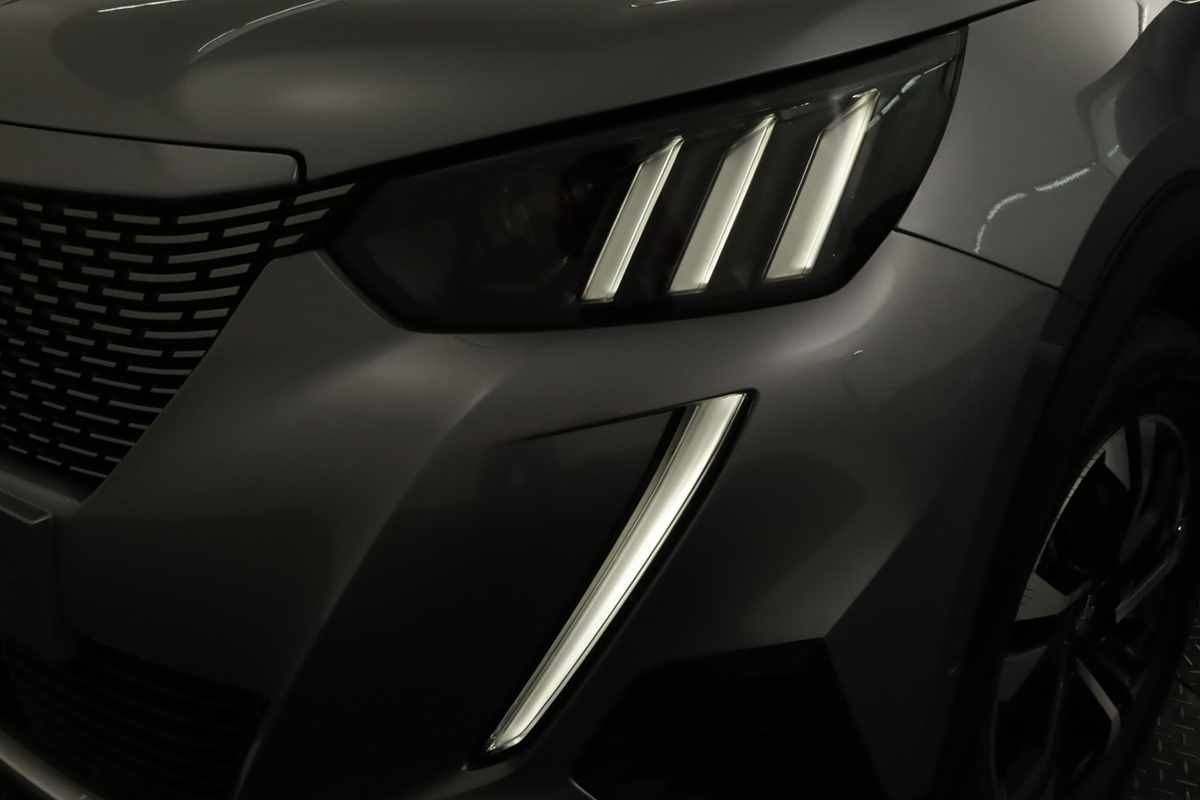 peugeot-e-2008-2023-eletrico-0cc