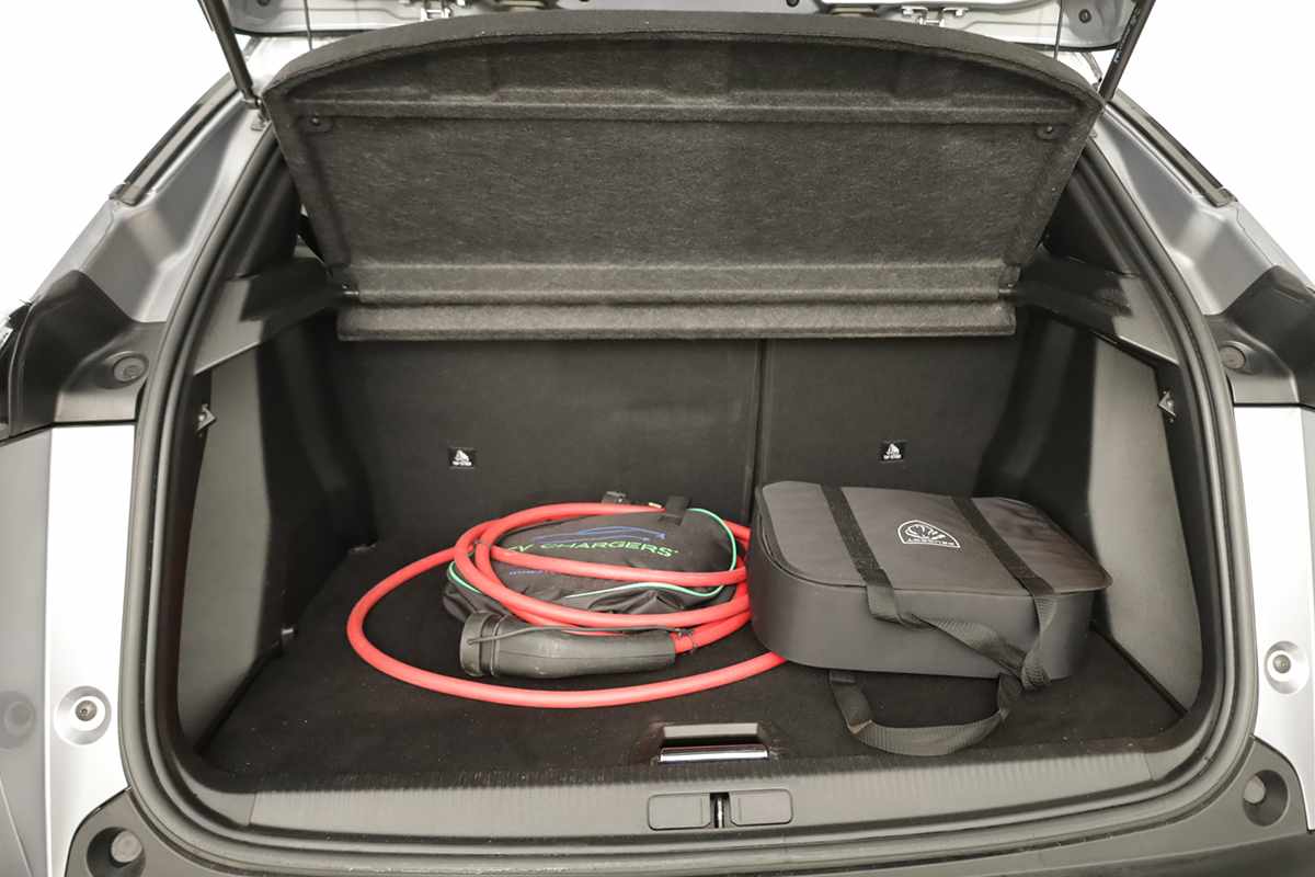 peugeot-e-2008-2023-eletrico-0cc