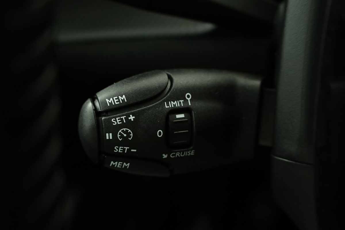 peugeot-2008-2024-gasolina-1199cc