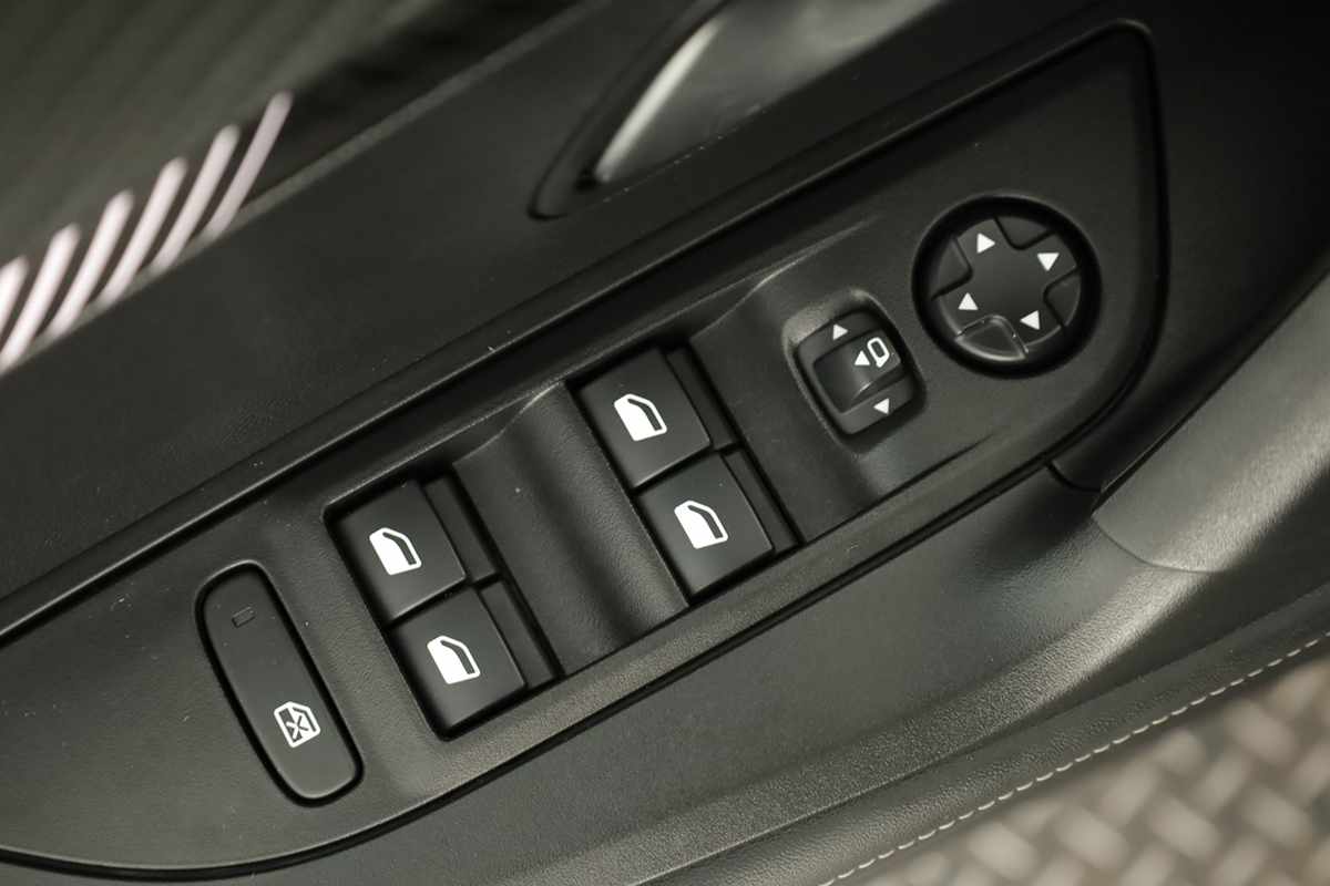 peugeot-2008-2024-gasolina-1199cc