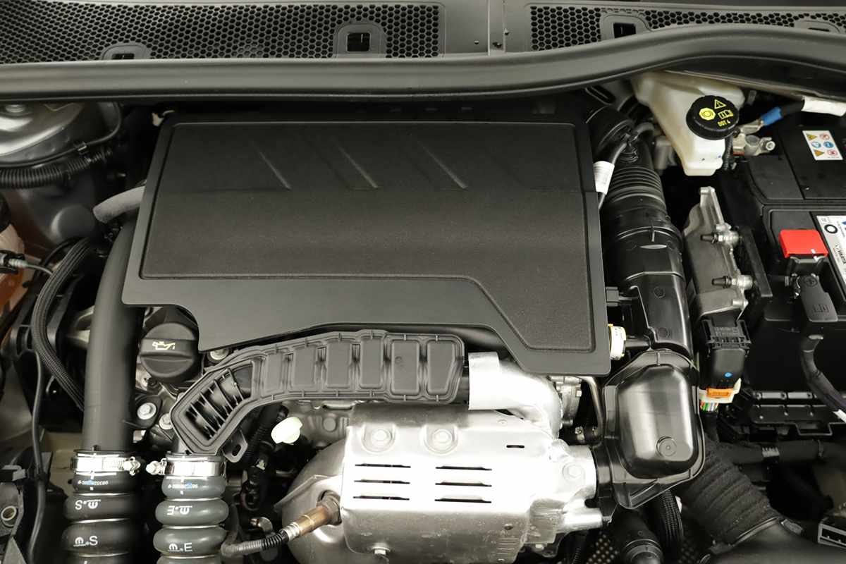 peugeot-2008-2024-gasolina-1199cc
