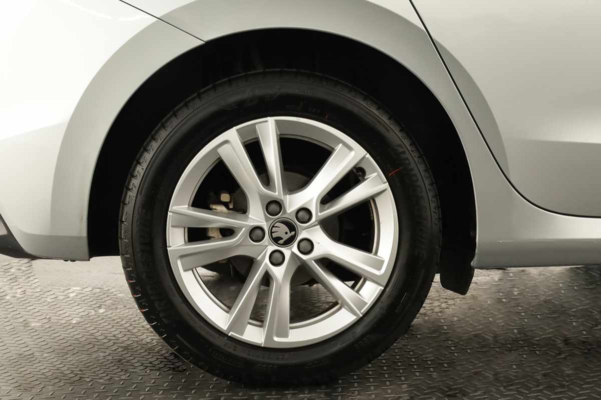 skoda-fabia-2025-gasolina-999cc