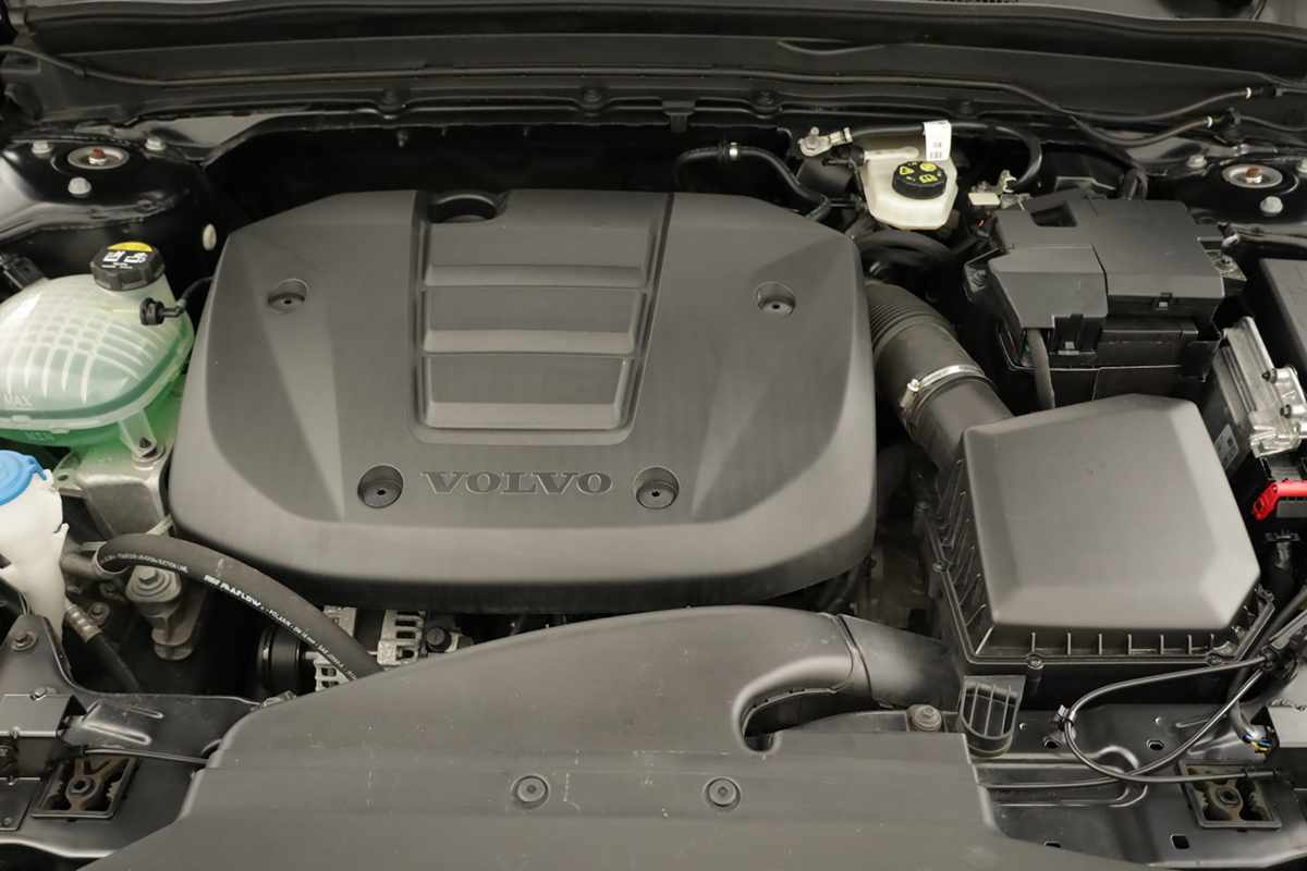 volvo-xc40-2024-gasolina-1477cc