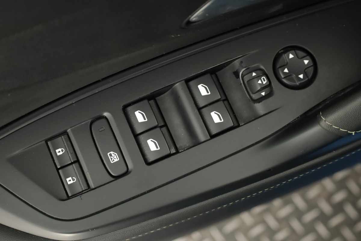 peugeot-308-2024-gasolina-1199cc