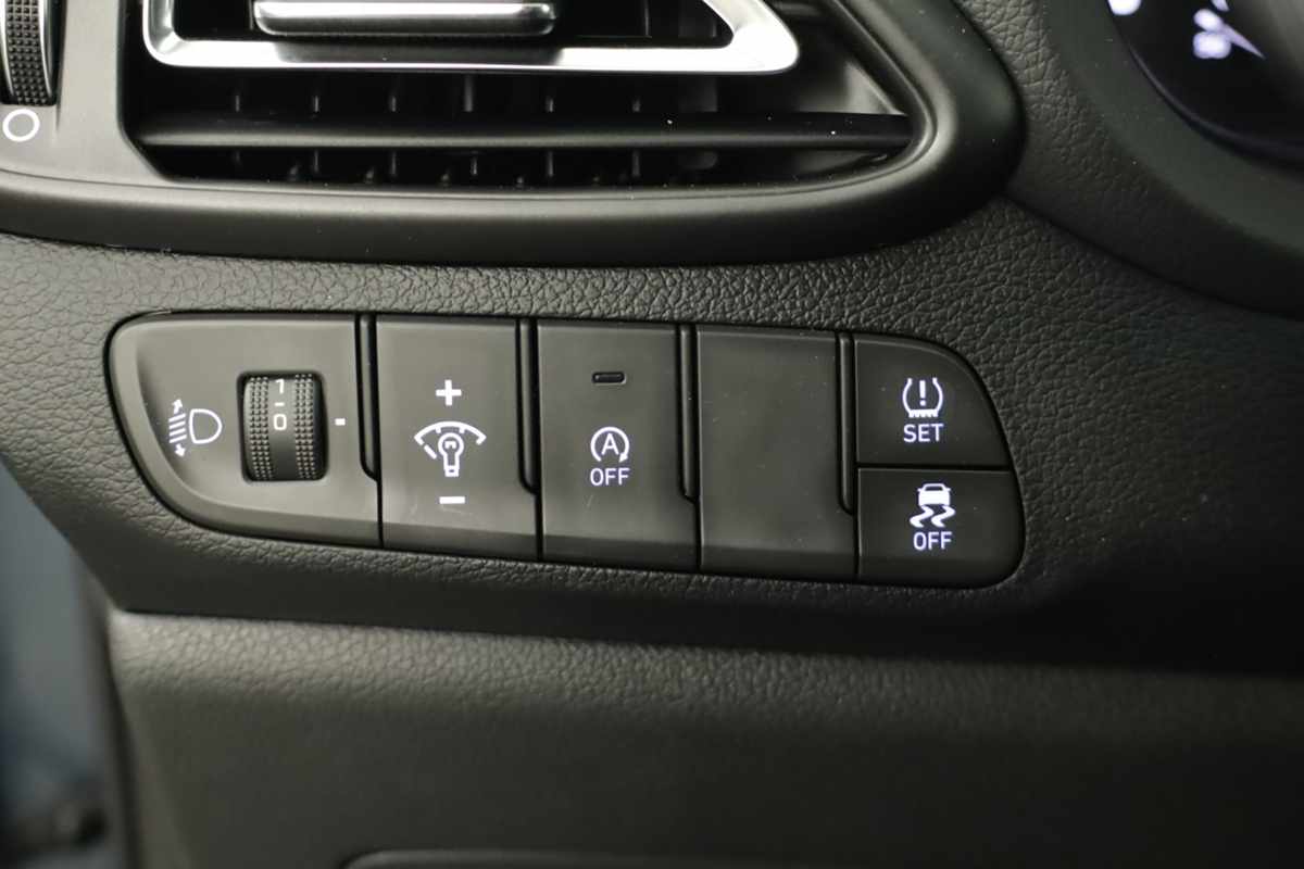 hyundai-i30-2024-gasolina-998cc