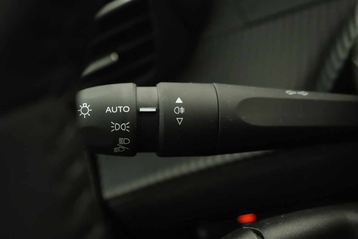 peugeot-2008-2022-gasolina-1199cc