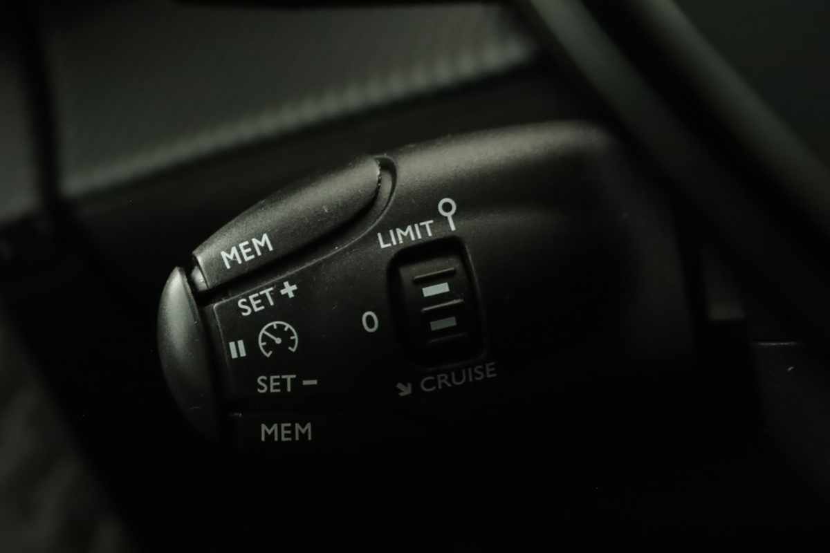 peugeot-2008-2022-gasolina-1199cc