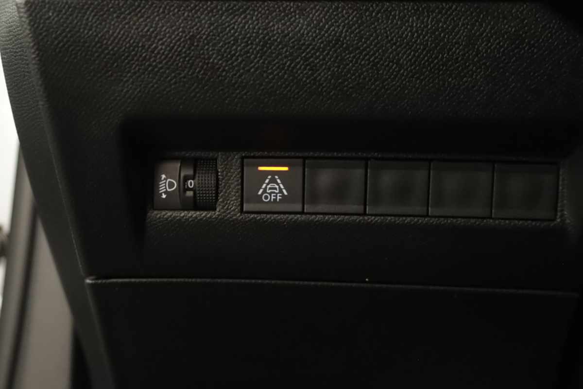 peugeot-2008-2022-gasolina-1199cc